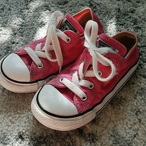 Girls pink converse sneaker size 9